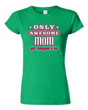 Junior Only Awesome Mom Get Hugged A Lot Mommy Mother Gift Funny T-Shirt Tee