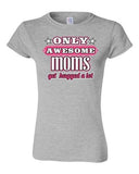 Junior New Only Awesome Mom Get Hugged A Lot Mommy Mother Gift Funny T-Shirt Tee