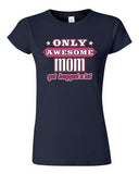 Junior Only Awesome Mom Get Hugged A Lot Mommy Mother Gift Funny T-Shirt Tee