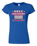 Junior Only Awesome Mom Get Hugged A Lot Mommy Mother Gift Funny T-Shirt Tee